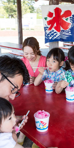 Eating kakigori,frozen sweet ice